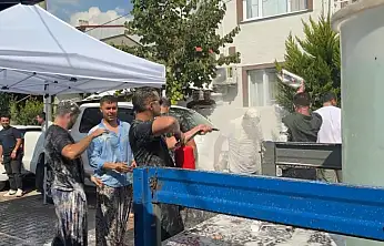 İznik'te damat olmak zor! Önce un, sonra su varili