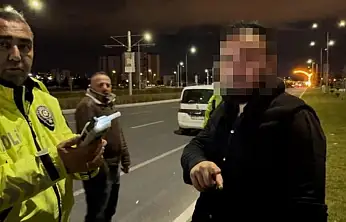 Kamerayı görünce alkolmetreyi reddetti: 1.42 promil çıktı