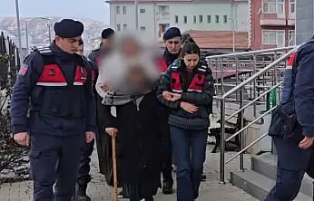 Kardeşinin kimliği ile 21 yıl boyunca maaş alan 87 yaşındaki kadın gözaltına alındı