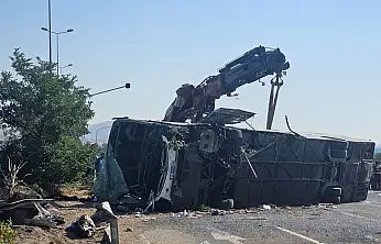 Kayseri'de yolcu otobüsü devrildi: 1 ölü 24 yaralı