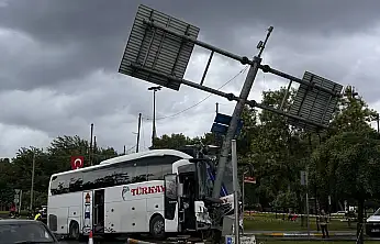 Kontrolden çıkan yolcu otobüsü korkuttu: 2'si ağır 30 yaralı