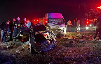 Korkunç kaza: 3 ölü, 14 yaralı