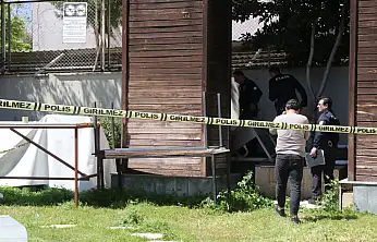 Kötü koku üzerine harekete geçildi: Reklam panosundan ceset çıktı