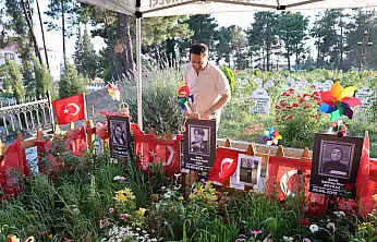 Okul saldırında hayatlarını kaybeden evlatlarını Babalar Günü'nde ziyaret ettiler