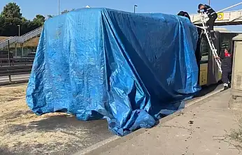 Otomobil İETT otobüsüne çarptı: 3 ölü
