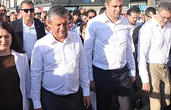 Özgür Özel: İktidar yürüyüşünün önünden çekilin