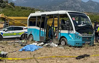Panelvan ile minibüs çarpıştı: 1 ölü 11 yaralı