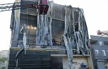 Parfüm dolum tesisi yangını sonrası 7 kamu görevlisi açığa alındı