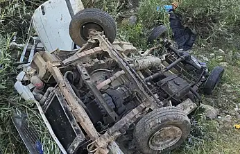 Pikap uçuruma yuvarlandı: 3 ölü, 2 yaralı