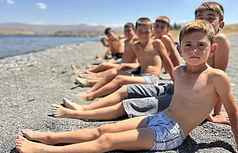 Van Gölü klasiği: Kışın siyah, yazın sarı