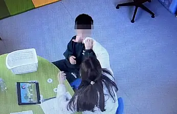 Vicdansız öğretmen 5 yaşındaki otizmli çocuğa şiddet uyguladı