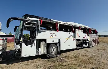 Yolcu otobüsü devrildi: 31 yaralı