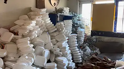 Çöp evde adeta dram çıktı: Bir yıldır dışarı çıkmıyormuş
