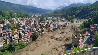 Nepal'deki sel yüzlerle insanı yuttu: İnanılmaz görüntüler...
