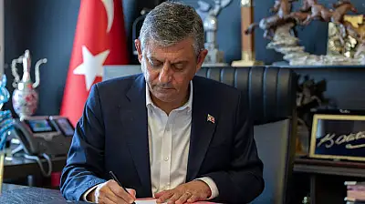 Özgür Özel ve 90 milletvekili CHP'den istifa etti