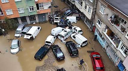 İstanbul'u sel vurdu