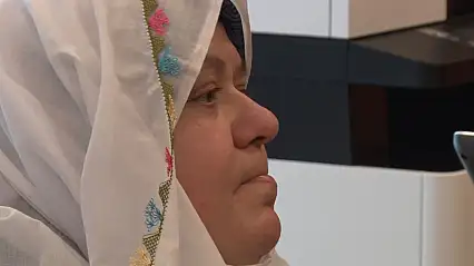 Kıyafetiyle hedef alınan Belediye Başkanı Güneş gözyaşlarını tutamadı