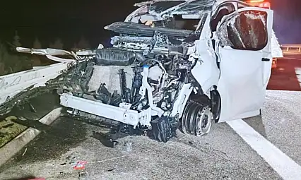 Altın sevkiyatı yapan araç takla attı: 8 kilo altın kayıp