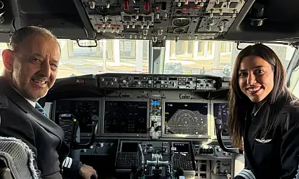 Baba ve kız aynı kokpitte: 42 yıllık pilot gökyüzüne kızıyla veda etti