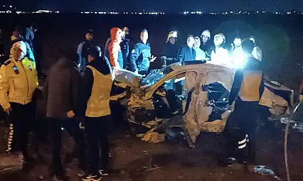 Çarpışan iki araç şarampole uçtu, 3 Kişi hayatını kaybetti