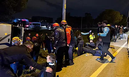 Ceza infaz kurumuna ait servis aracı devrildi: 16 yaralı