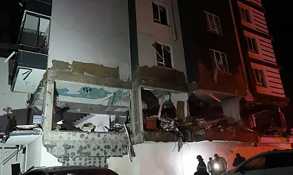 Doğalgaz patlamasında ortalık savaş alanına döndü: 16 yaralı