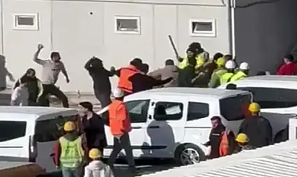 İnşaat işçileri arasında taşlı sopalı kavga