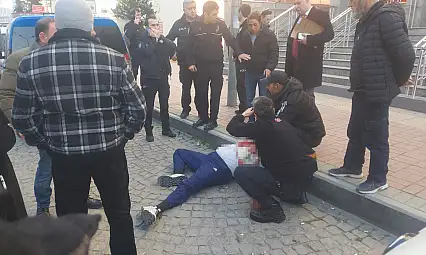 Kendisi istismar ettiğini iddia ettiği şahsı adliye önünde öldürdü