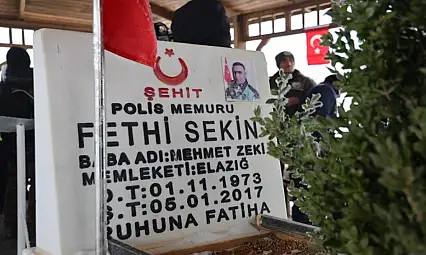 Şehit Polis Memuru Fethi Sekin, kabri başında anıldı