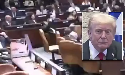 Trump'a İsrail Meclisi'nde protesto