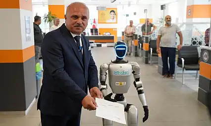 Türkiye'de bir ilk: Robot Festman'a fahri kimlik verildi
