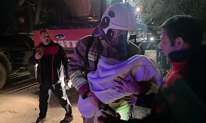 Yangında can pazarı: 30 kişiye itfaiye kurtardı