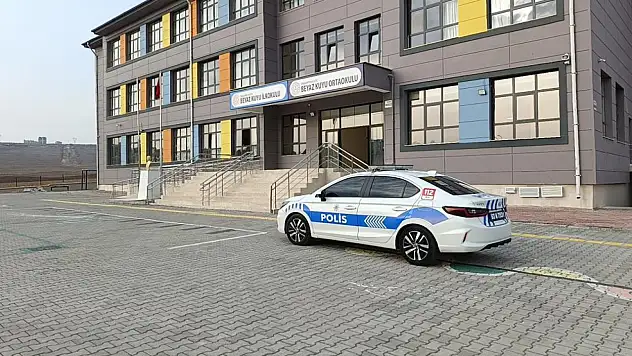 25 Öğrenci gıda zehirlenmesi şüphesiyle hastaneye kaldırıldı