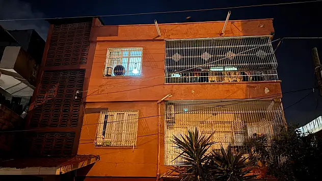 3 katlı binada patlama: 1 ölü, 1 ağır yaralı