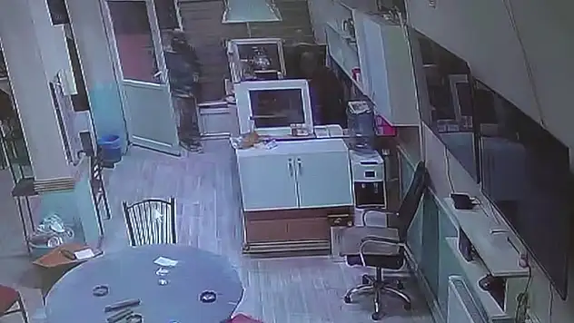 71 Yaşındaki adam gasp edildi