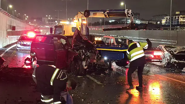 Ankara'da zincirleme trafik kazası: 3'ü ağır 8 yaralı
