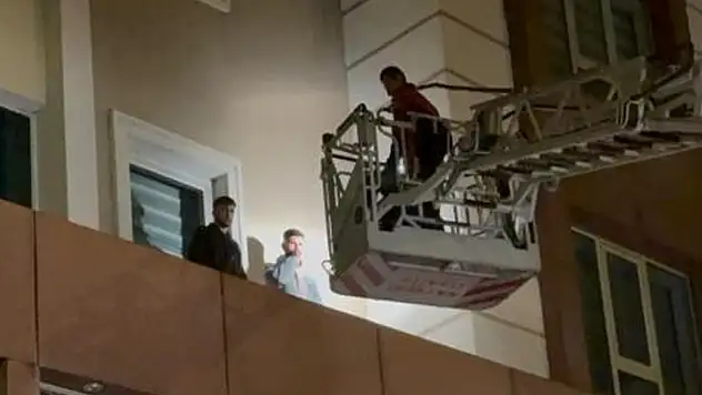 Çarşafla kaçış planı market çatısında bitti