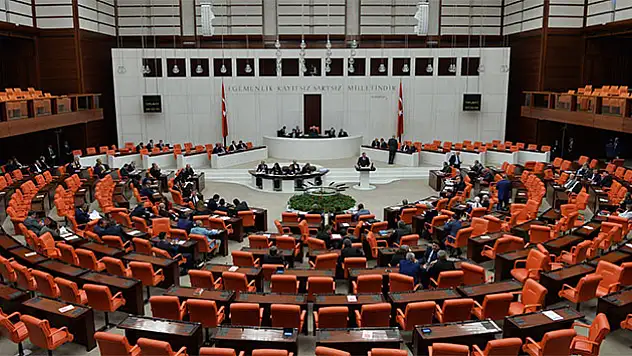 CHP ve AK Parti milletvekilleri arasında sözlü gerilim