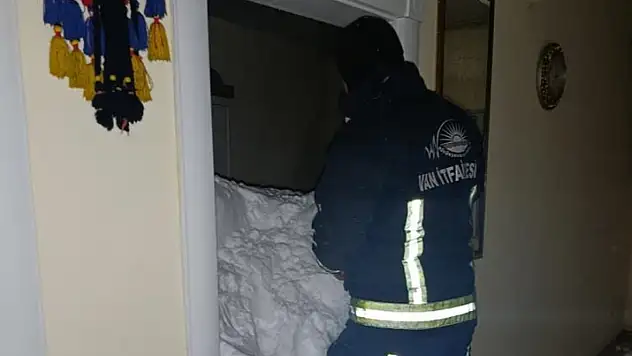 Çığ felaketi: 1 kişi kayıp, 22 ev tahliye edildi