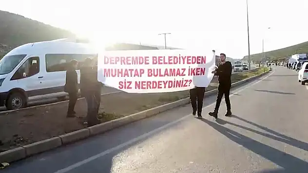 Depremzede vatandaşlar, Özgür Özel'e tepki