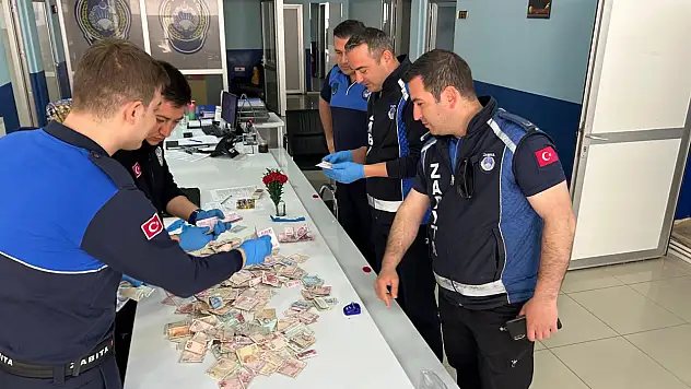 Dilencinin üzerinden çıkan para şaşkına çevirdi: Tam 32 bin lira