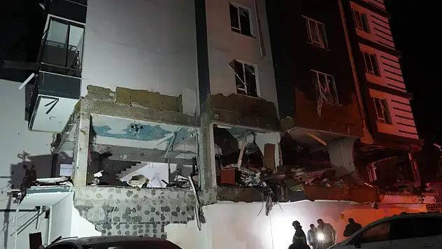 Doğalgaz patlamasında ortalık savaş alanına döndü: 16 yaralı