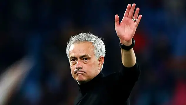 Fenerbahçe'de Mourinho ile Devam Kararı