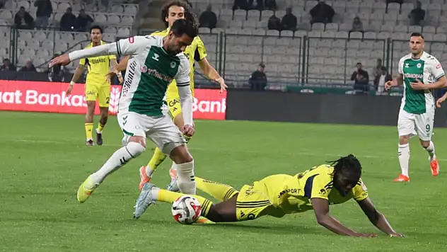 Fenerbahçe kupaya veda etti: Konyaspor uzatmada güldü