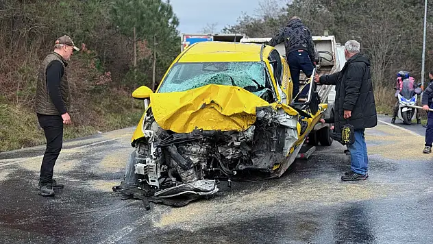 Hatalı sollama zincirleme kazayı beraberinde getirdi: 1 ölü 4 yaralı