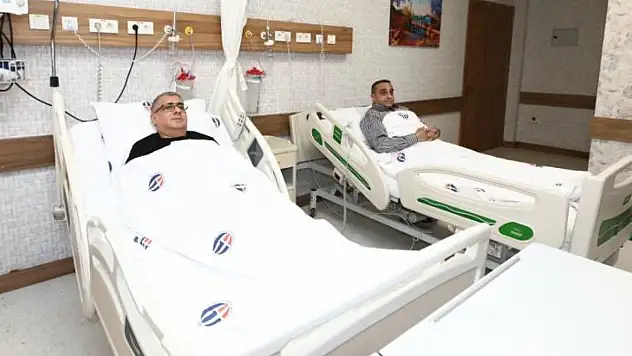 Hayat kurtaran vefa: Doktoruna böbreğini bağışladı