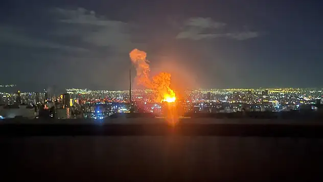 İran'da  can kaybı 787'ye yükseldi