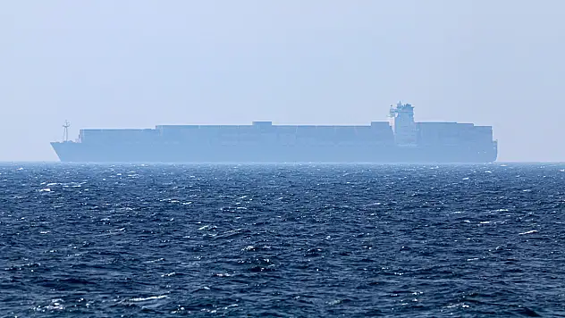 İran'dan Hürmüz Boğazı açıklaması: Şüpheniz varsa yaklaşın ve deneyin