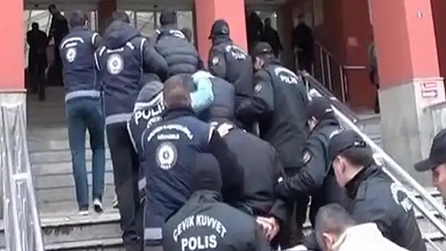 İş vaadi kabusa döndü: Özbek kadınları fuhuşa zorlayan çete çökertildi