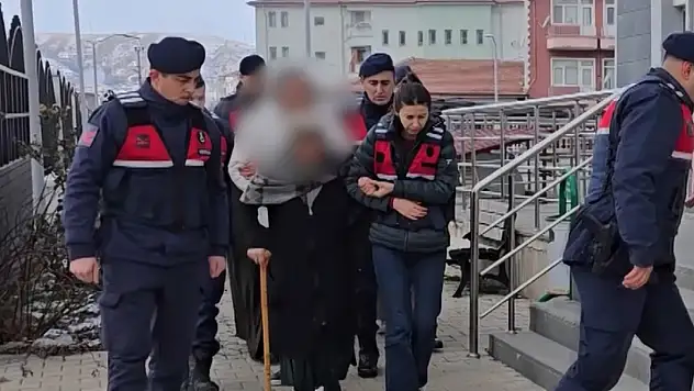 Kardeşinin kimliği ile 21 yıl boyunca maaş alan 87 yaşındaki kadın gözaltına alındı